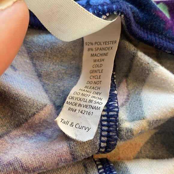 LULAROE soft fleece Christmas themed leggings - Picture 4 of 4